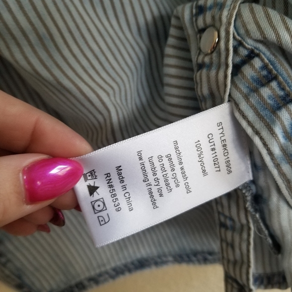 Kut From The Kloth Chambray Casual Shirtdress - Picture 9 of 9